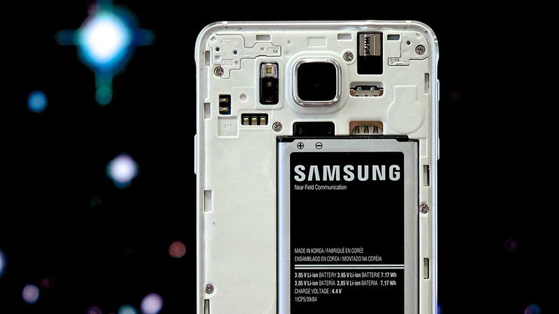 Samsung i Apple chtějí přejít na křemíkové baterie s vyšší hustotou, mají dohnat Čínu