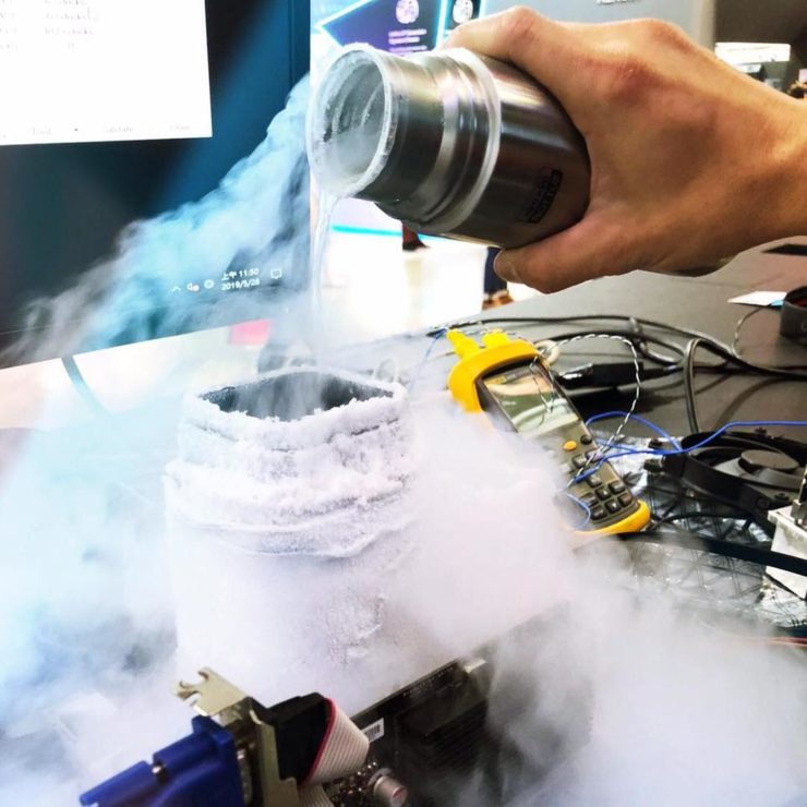 DDR4 se díky tekutému dusíku poprvé dostaly nad 6 GHz