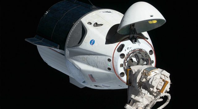 SpaceX končí s výrobou lodí Crew Dragon, proč, když jsou stále potřeba?