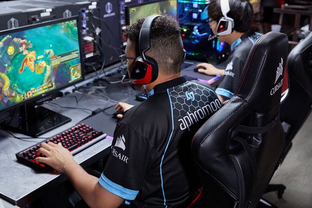 Corsair představil židle T1 RACE pro pohodlné hraní