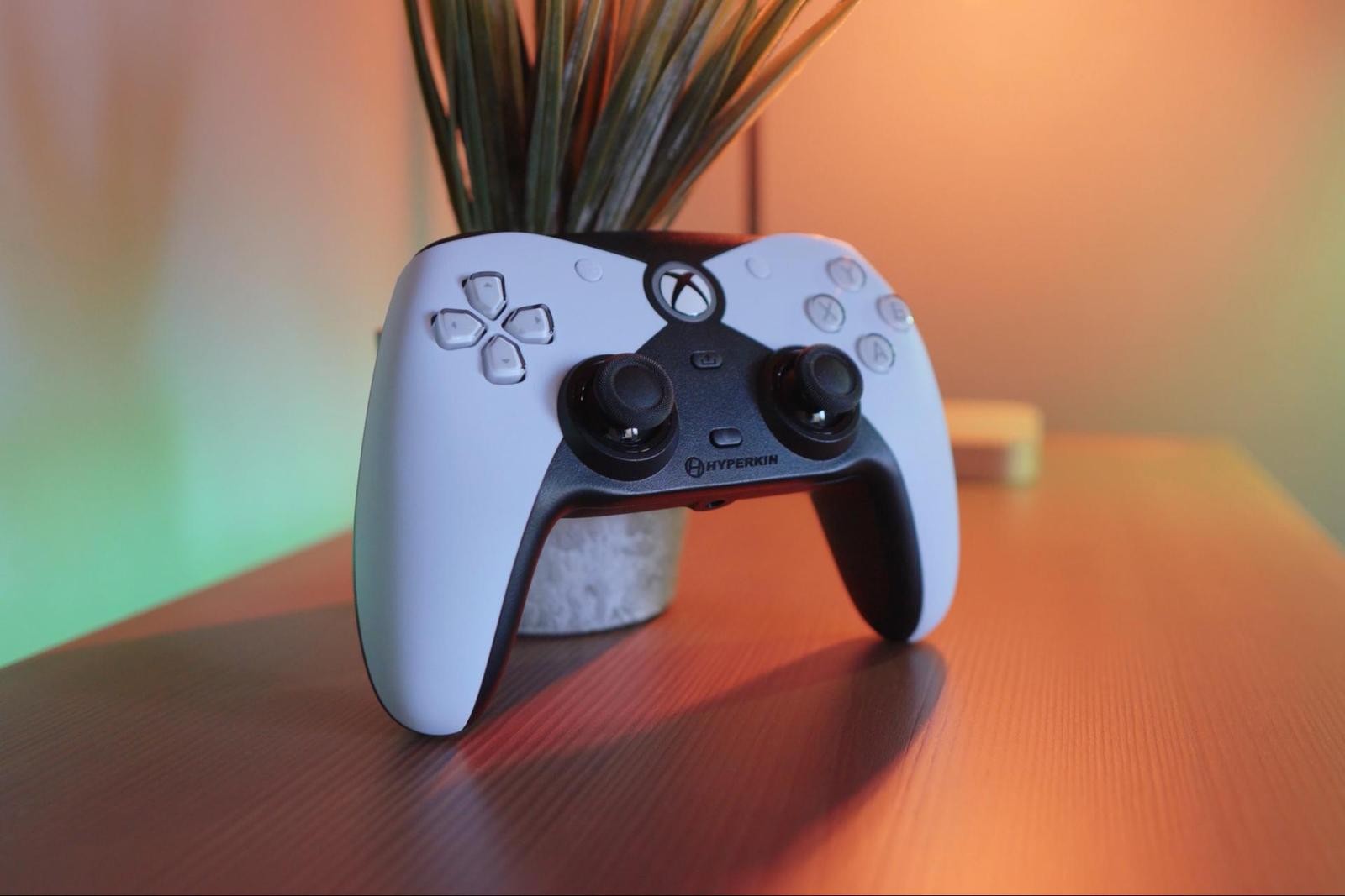 Ovladač Hyperkin Competitor pro Xbox vás překvapí hned po prvním doteku