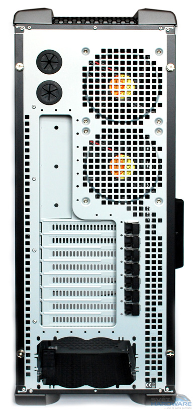 Thermaltake Spedo: multifunkční skříň