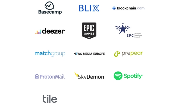 Proti Applu se spojilo 13 firem. Kvůli podmínkám v obchodu s aplikacemi