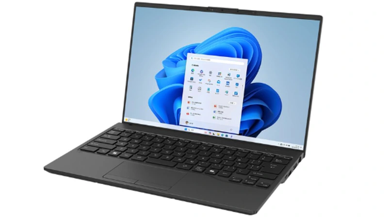 14" notebook Fujitsu váží jen 634 gramů. Mohou za to materiály i miniaturní baterka