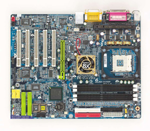 Granite Bay vypuštěn, motherboardy následují