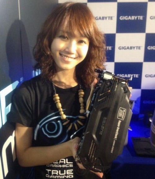 Gigabyte WindForce 5X - chlazení karty pěti ventilátory