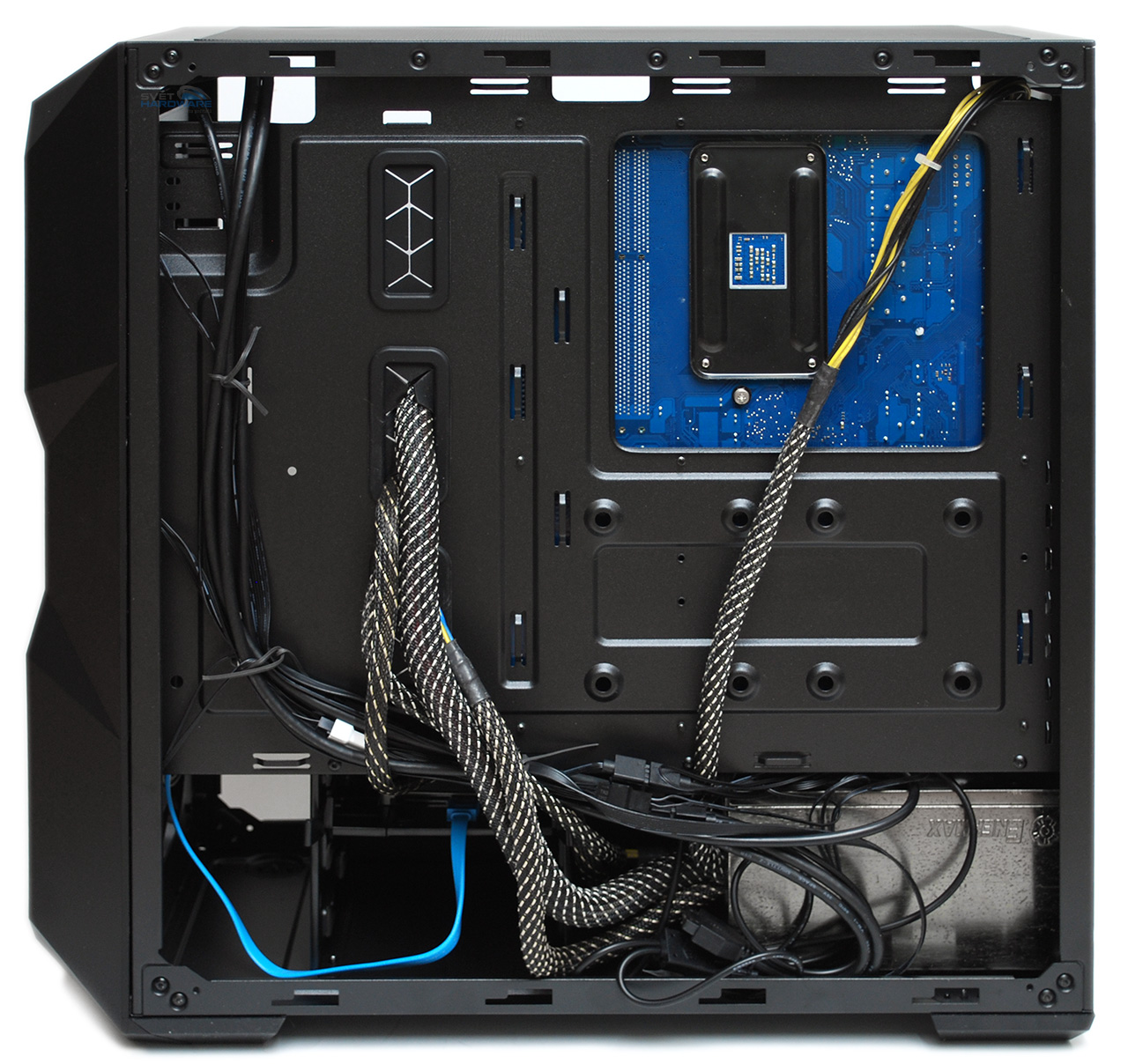 CM MasterBox TD500 Mesh: elegantní a prostorná