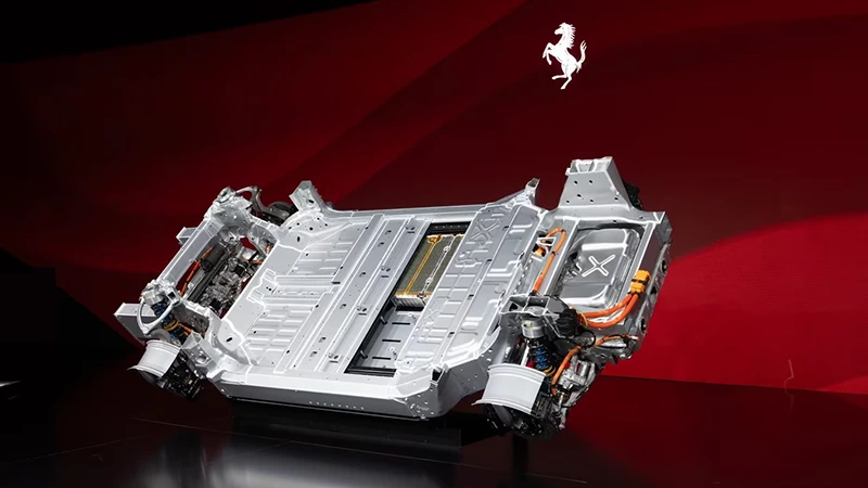 Ferrari Elettrica: 122kWh baterie a články s 305 Wh/kg posílají značku do elektrické éry
