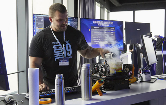 Intel Core i9-9900K přetaktován nad 7,6 GHz