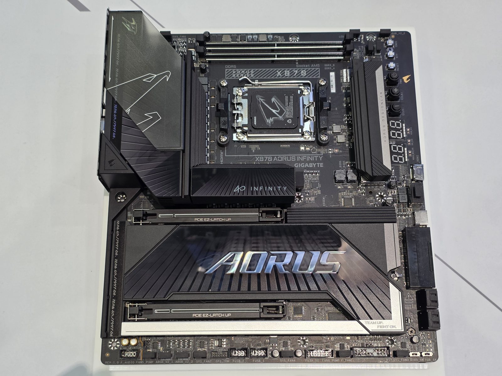 Gigabyte na Computexu odhalil prémiovou řadu Infinity