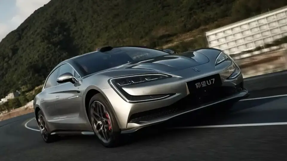 BYD YangWang U7