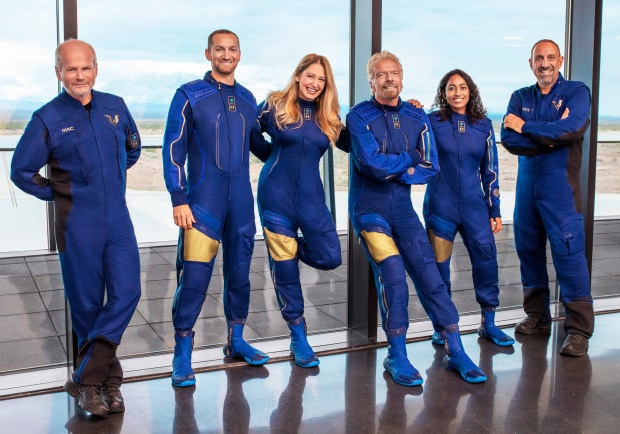 Richard Branson a Jeff Bezos zatím nejsou astronauti: FAA změnila pravidla