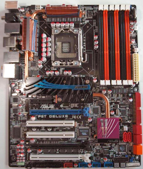 První pohled na X58 základní desky ASUS, Foxconn, Gigabyte a MSI