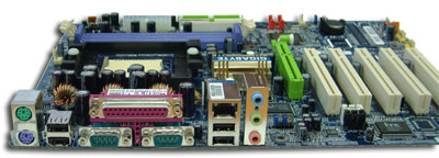 Gigabyte K8V Triton: Modrá která neurazí