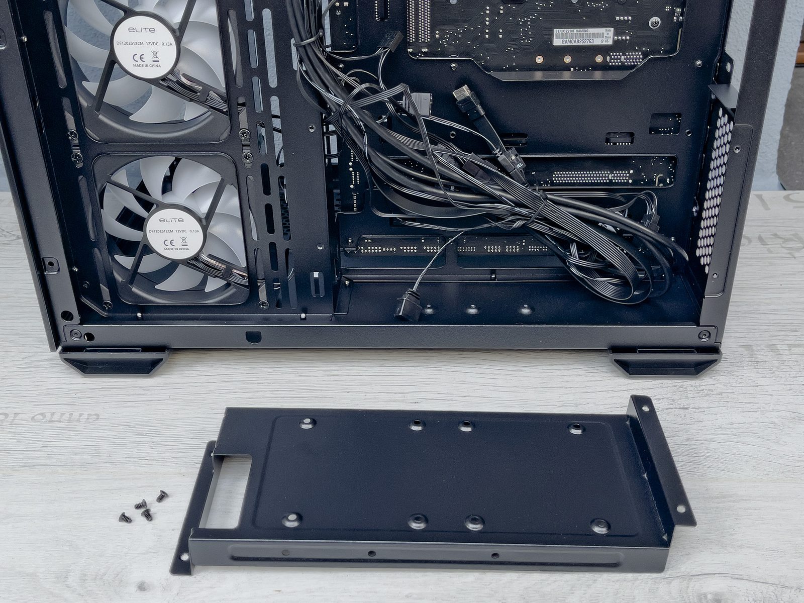 Test skříně Cooler Master Elite 681 – stvořena pro podívanou