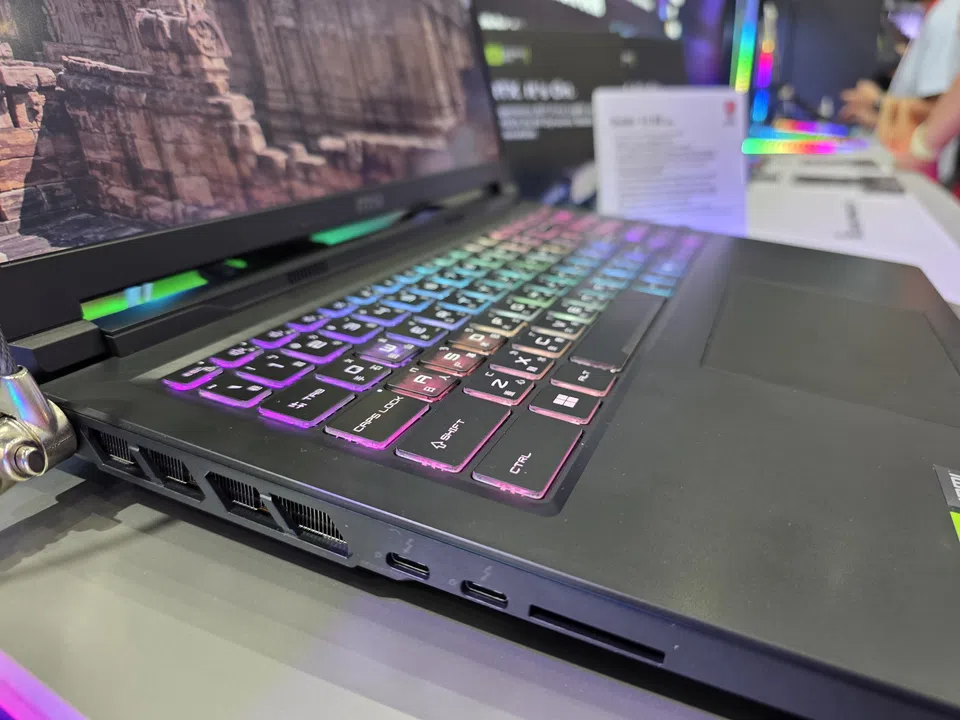 MSI Raider 16 HX