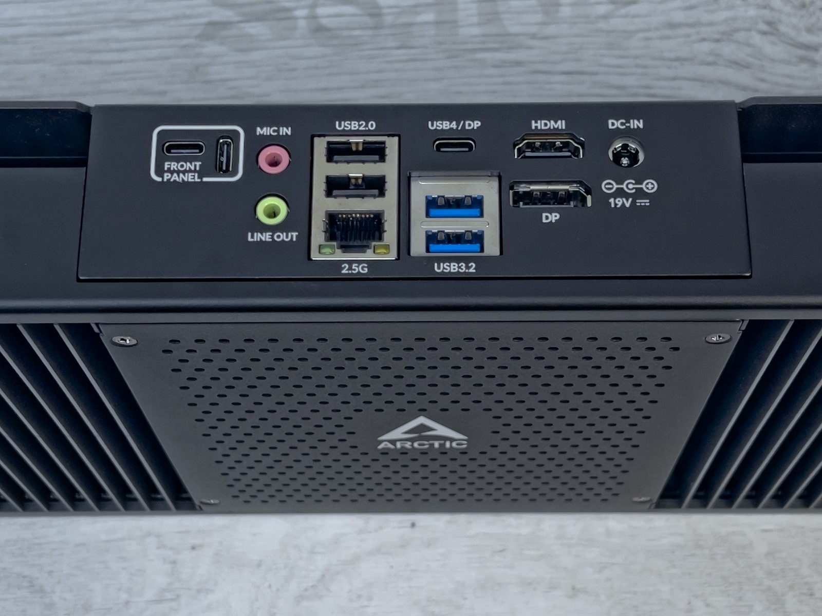 Test mini počítače Arctic Senza AI 370 – neslyšný a neviditelný