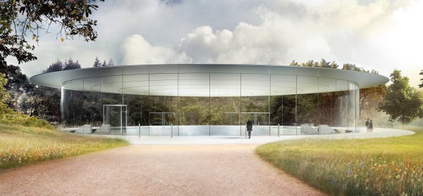 Apple Park má kuriózní problém, lidé v něm naráží do skla