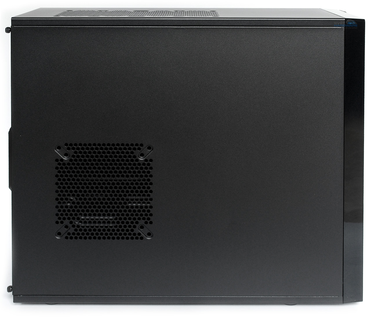 Cooler Master N400: levný elegán