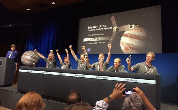 Juno se úspěšně usídlila na orbitě Jupiteru