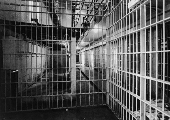 Zabugovaný software arizonských věznic drží vězně za mřížemi déle, než by měl