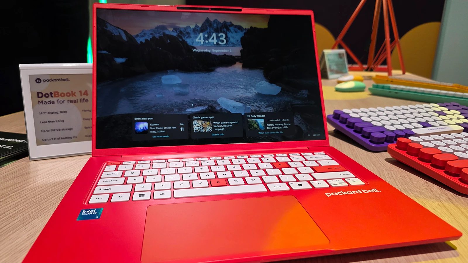 Packard Bell představil lehký notebook DotBook 14