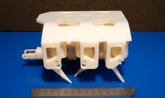 Hydraulický robot byl vyroben pomocí 3D tisku v jednom procesu