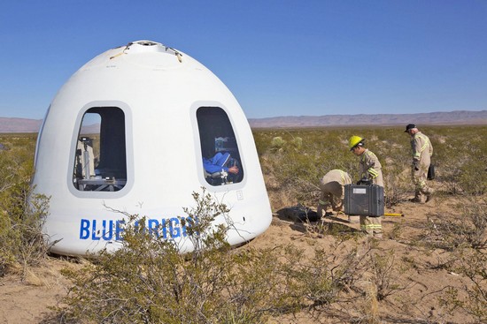 Blue Origin by mohlo už příští rok vypravit raketu s lidskou posádkou