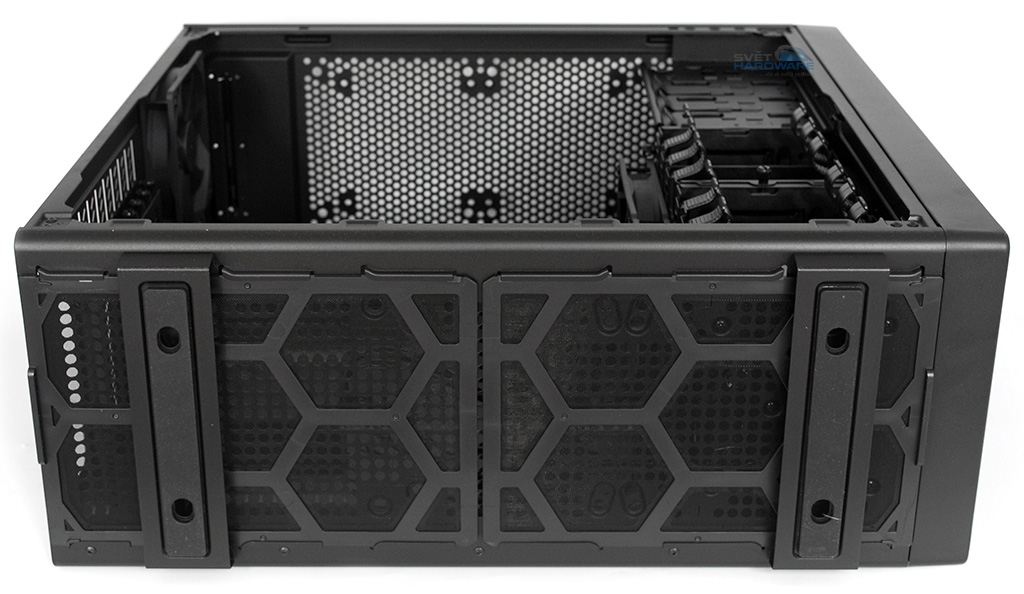 Corsair Vengeance C70: celokovová herní skříň