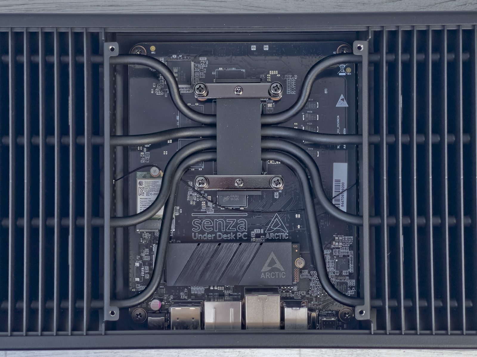 Test mini počítače Arctic Senza AI 370 – neslyšný a neviditelný