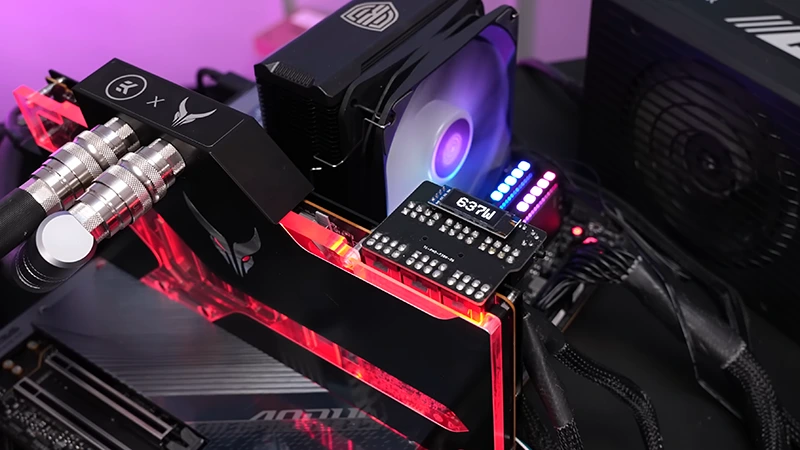 AMD Radeon RX 7900 XTX na vodě: takt 3,4 GHz a 650W+ spotřeba