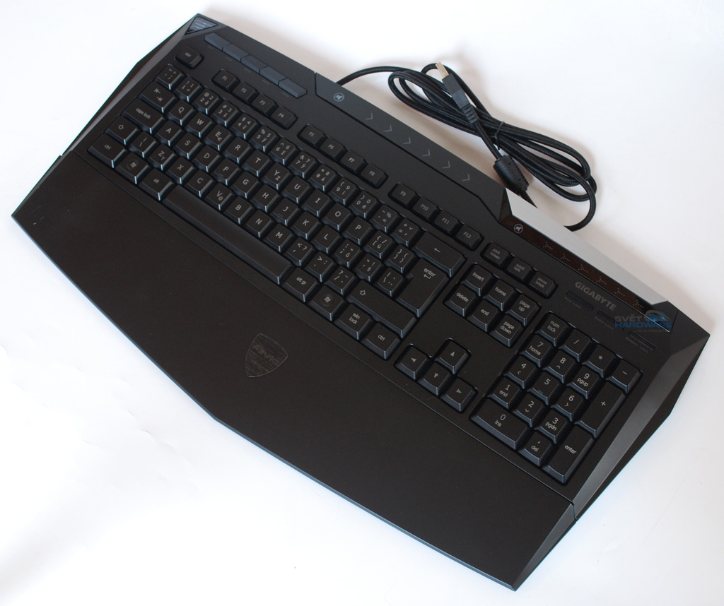 Gigabyte Aivia: makra, podsvícení i USB hub