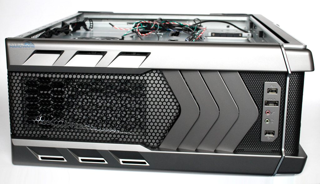 Thermaltake Spedo: multifunkční skříň