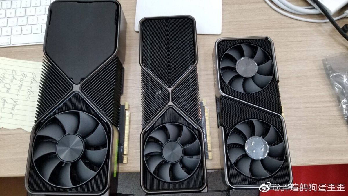 EVGA RTX 3090 KINGPIN: tři napájecí konektory a 360mm radiátor