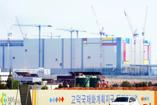 Samsung navýší produkci pamětí DRAM na úkor Flash