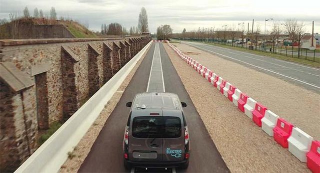 Qualcomm ukázal dynamické napájení vozů přímo ze silnice