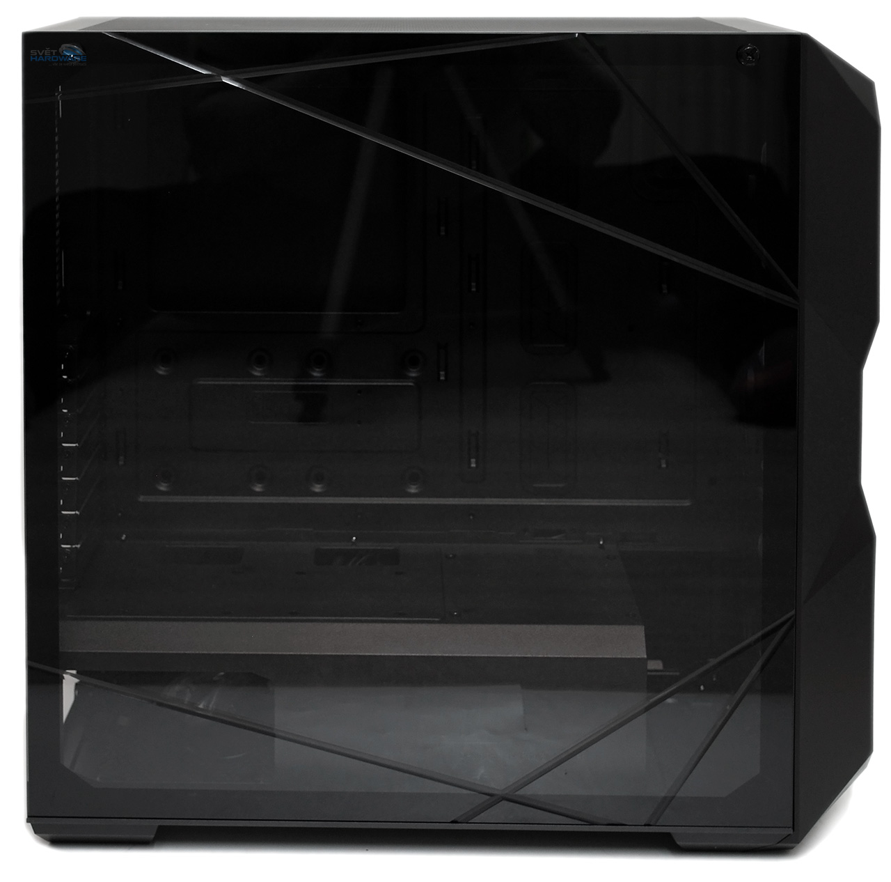 CM MasterBox TD500 Mesh: elegantní a prostorná