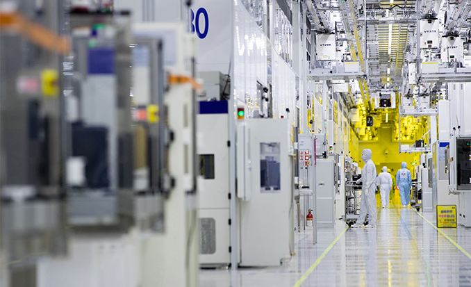 Krize je zatím zažehnána, Japonci schválili zásilku chemikálií pro jihokorejské firmy