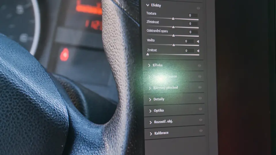 Odlesky na BenQ PD2720U