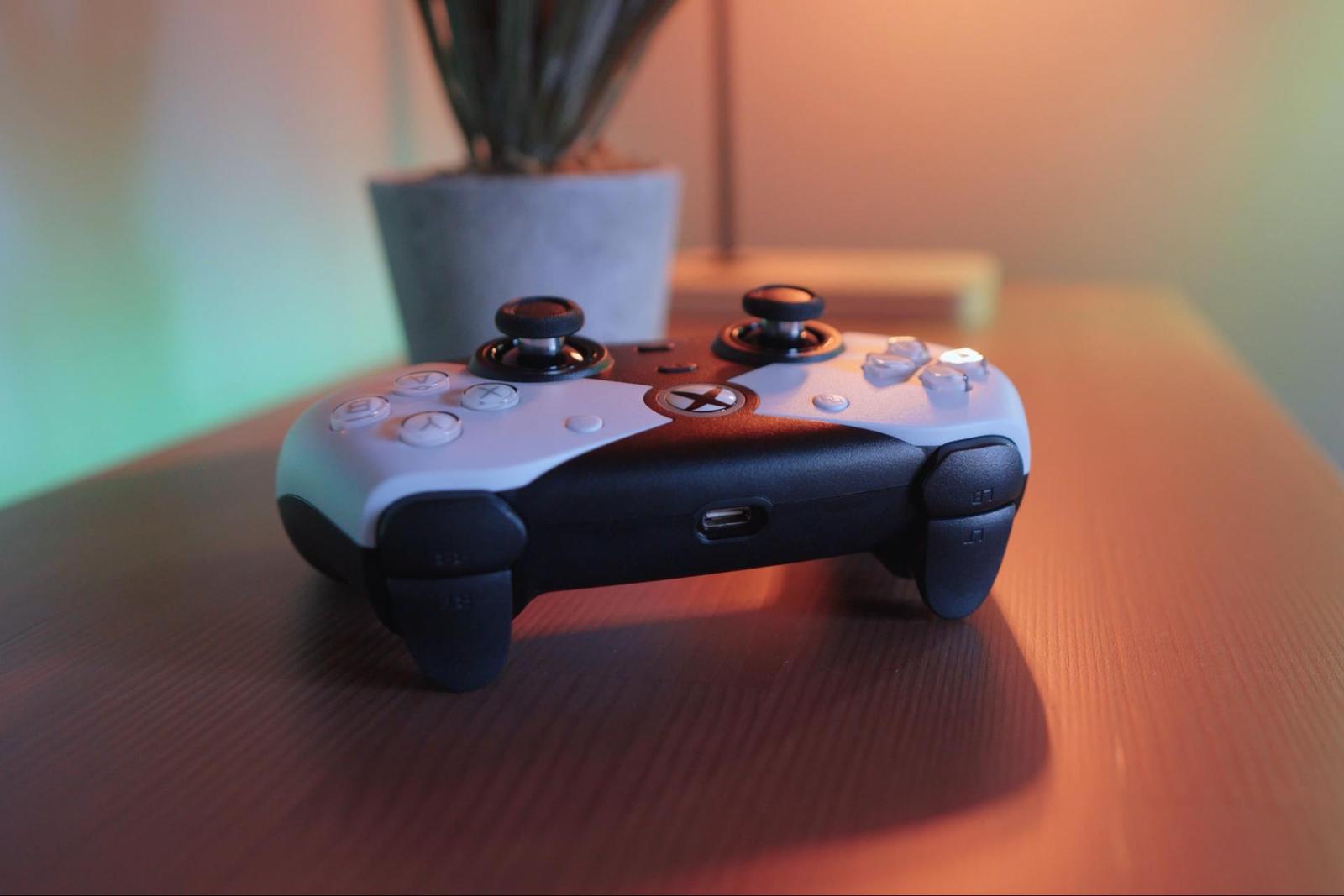 Ovladač Hyperkin Competitor pro Xbox vás překvapí hned po prvním doteku