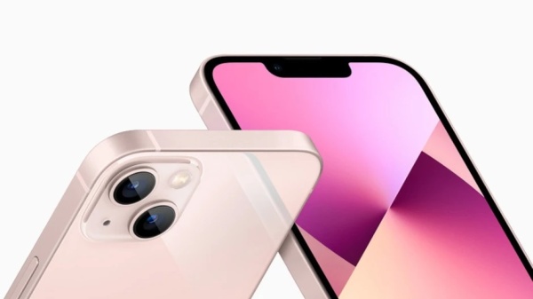 Apple má 44 % příjmů na trhu s telefony, průměrná cena 3× vyšší než u Samsungu