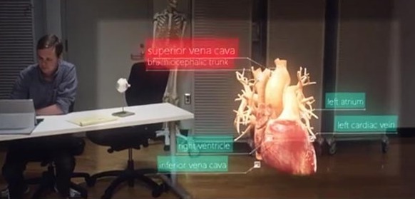 Microsoft demonstruje použití HoloLens při vzdělávání