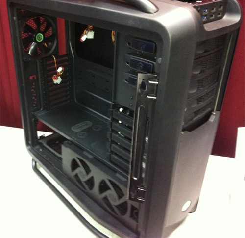 První fotky očekávané highend skříně Cooler Master Cosmos II