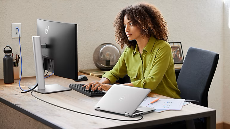 Dell uvádí 34" pracovní monitor P3424WE: 3440x1440, IPS, zakřivení 3800R