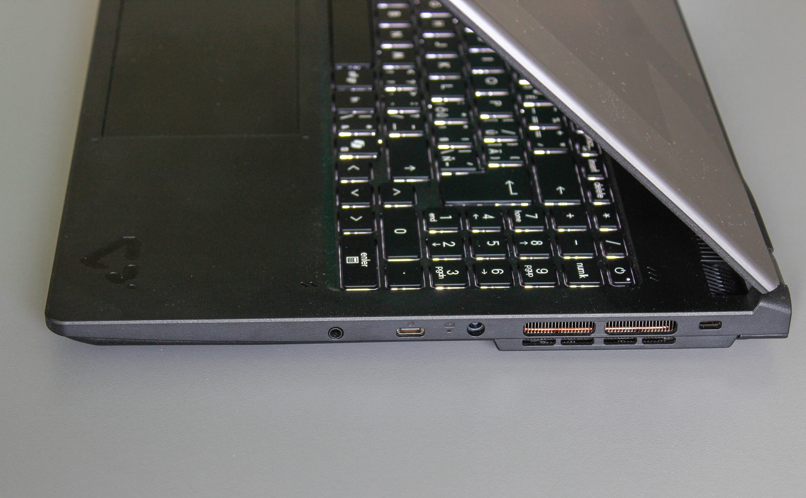 MSI Cyborg 15 Max C13W: Vstupenka do světa přenosného RTX hraní