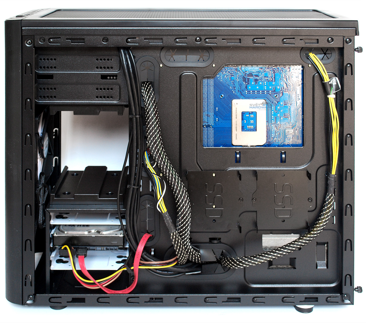 Fractal Design Arc Mini R2: malá, ale prostorná