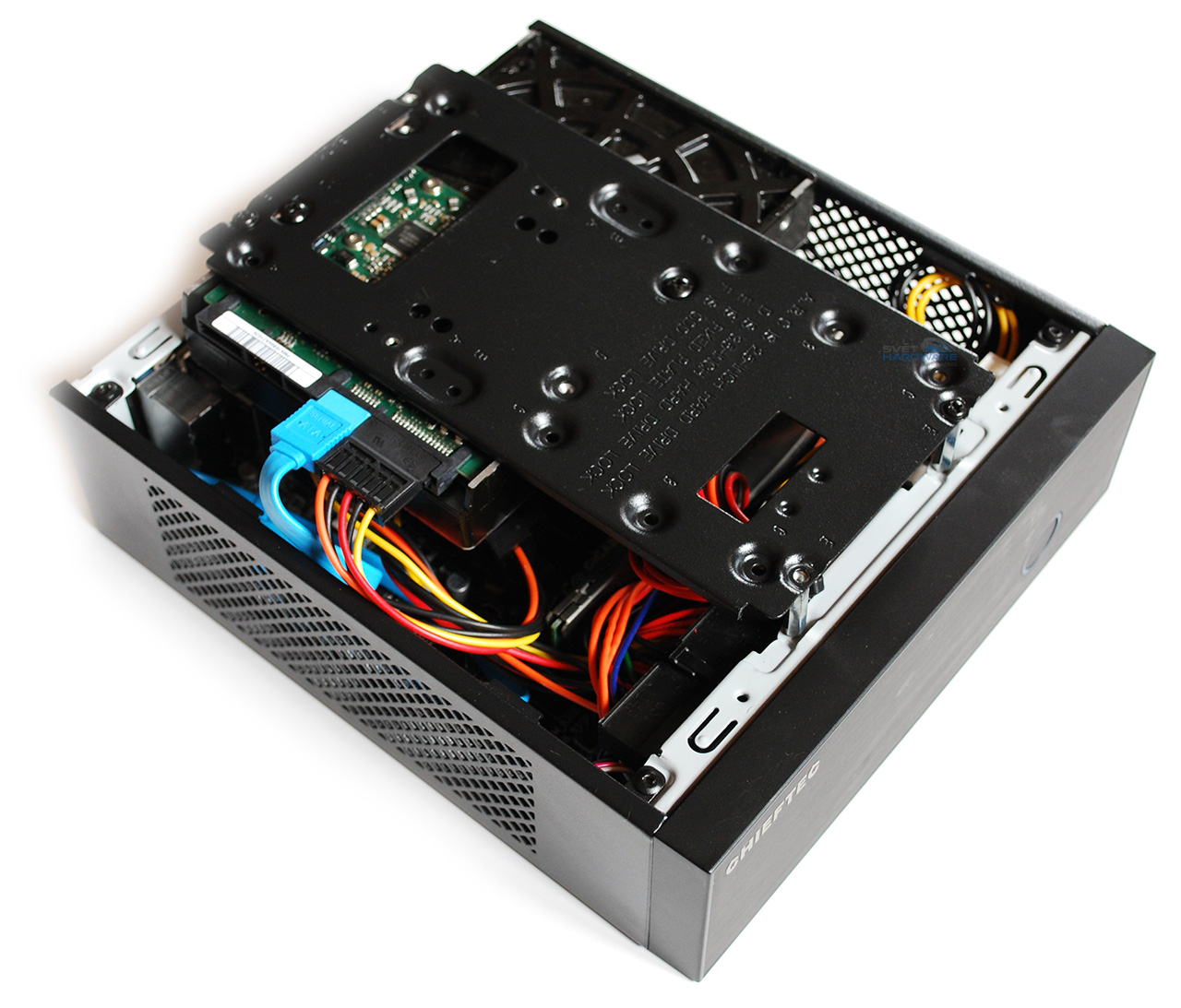 Chieftec IX-03B-90W: miniskříň s DC zdrojem