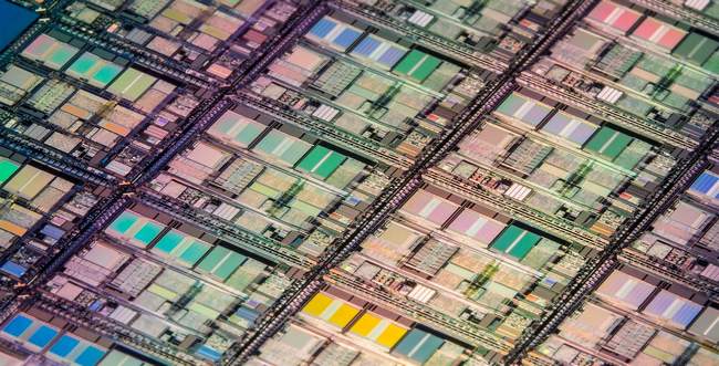 Američtí výrobci čipů chtějí dále fungovat jako nezbytní pro boj s pandemií