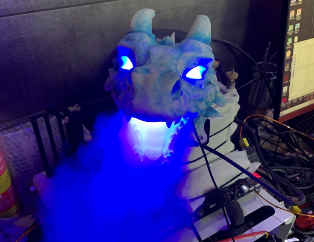 Overclocker obohatil své chlazení o ledového draka vyfukujícího dusík