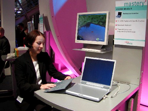 CeBIT 2002: Potřebujete u Notebooku klávesnici ?